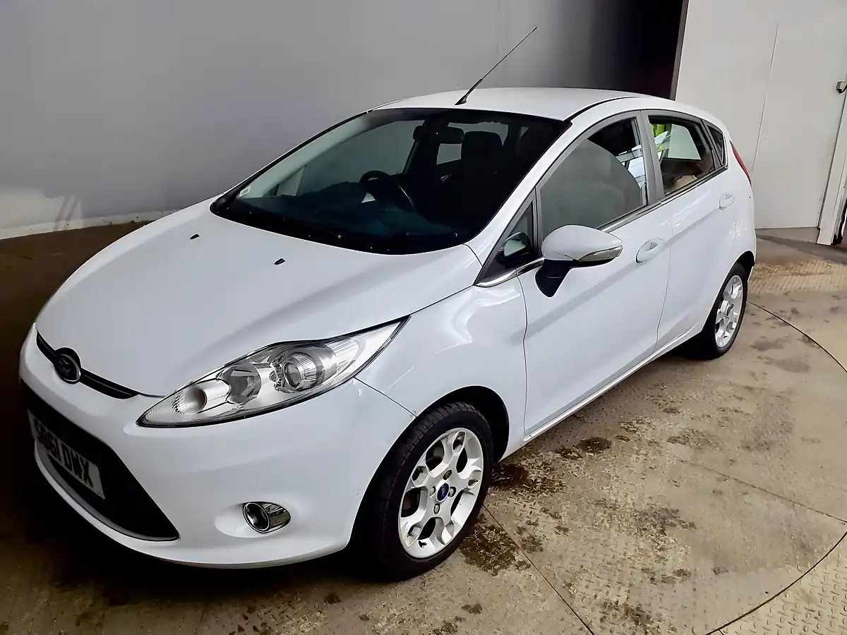 Used 2011 Ford Fiesta Zetec White - Interior and Exterior details 3