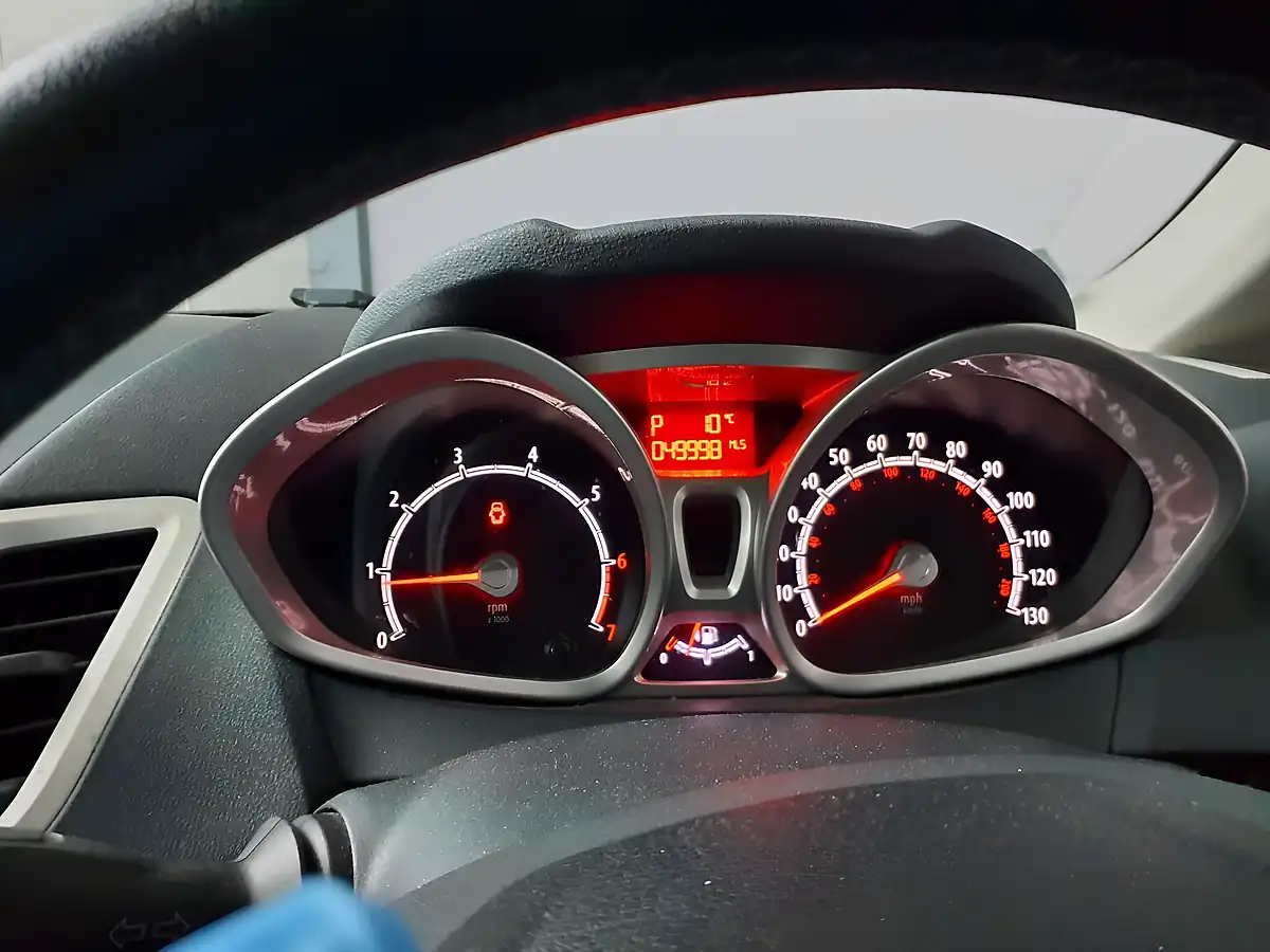 Used 2011 Ford Fiesta Zetec White - Interior and Exterior details 9