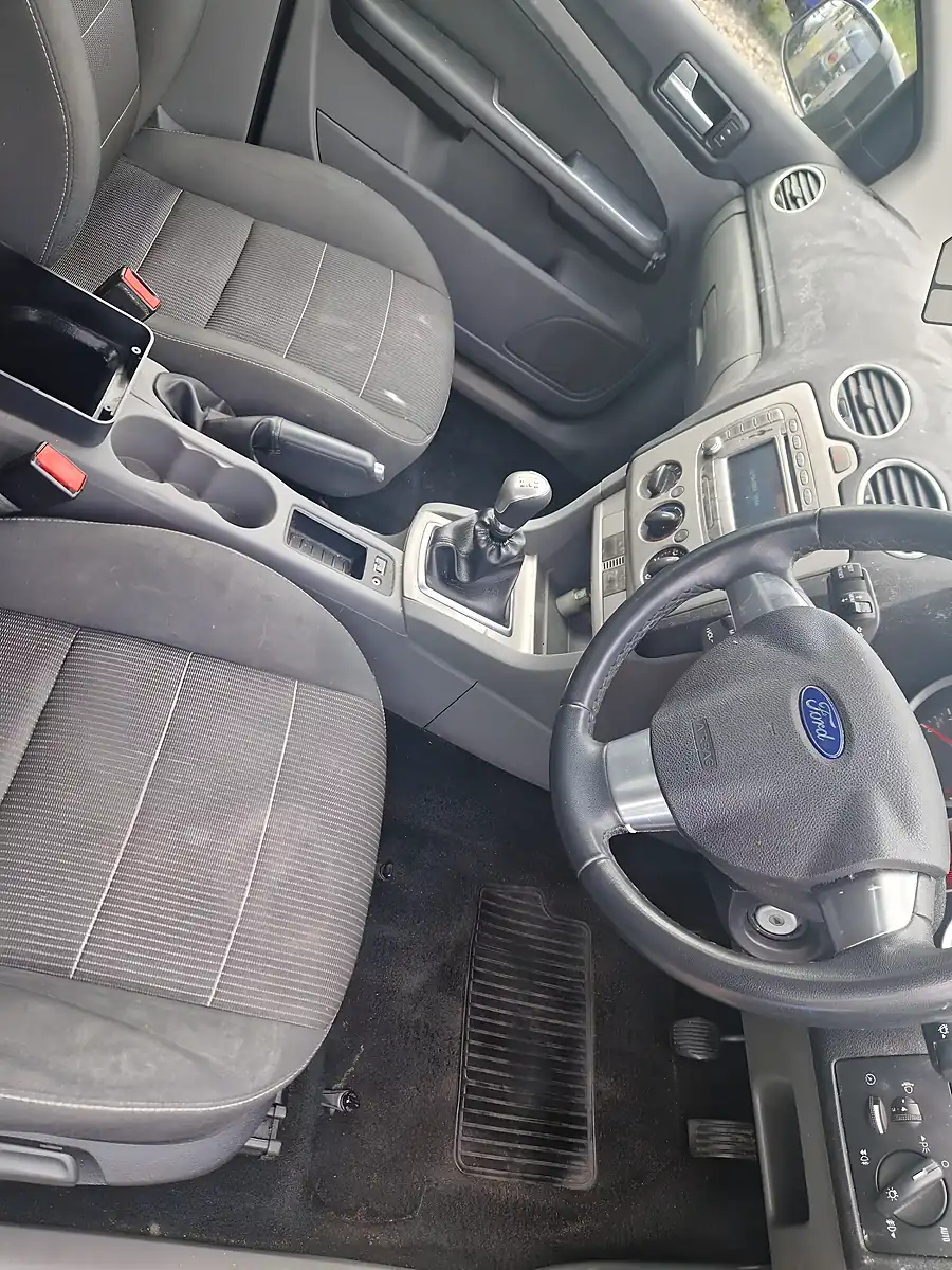 Used 2011 Ford Focus Sport 5dr Black - Interior and Exterior details 12