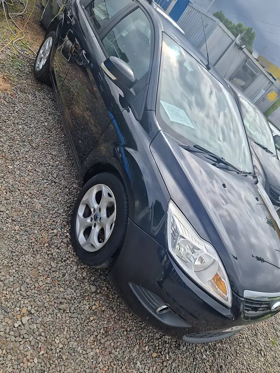 Used 2011 Ford Focus Sport 5dr Black - Interior and Exterior details 3