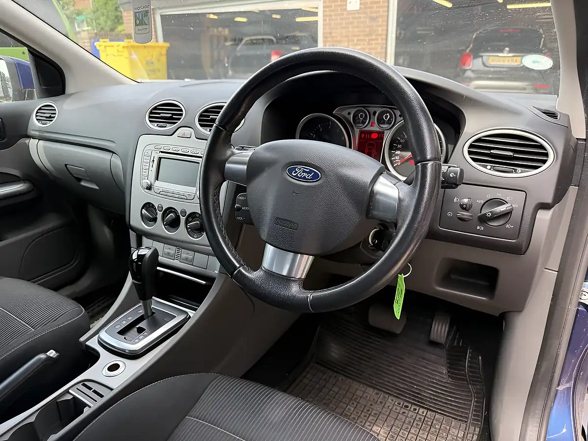 Used 2011 Ford Focus Sport Blue - Interior and Exterior details 10