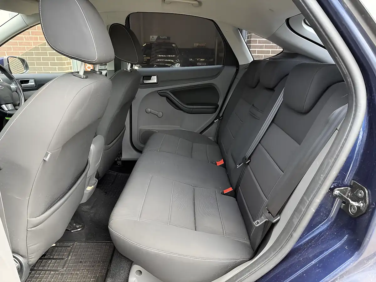 Used 2011 Ford Focus Sport Blue - Interior and Exterior details 12