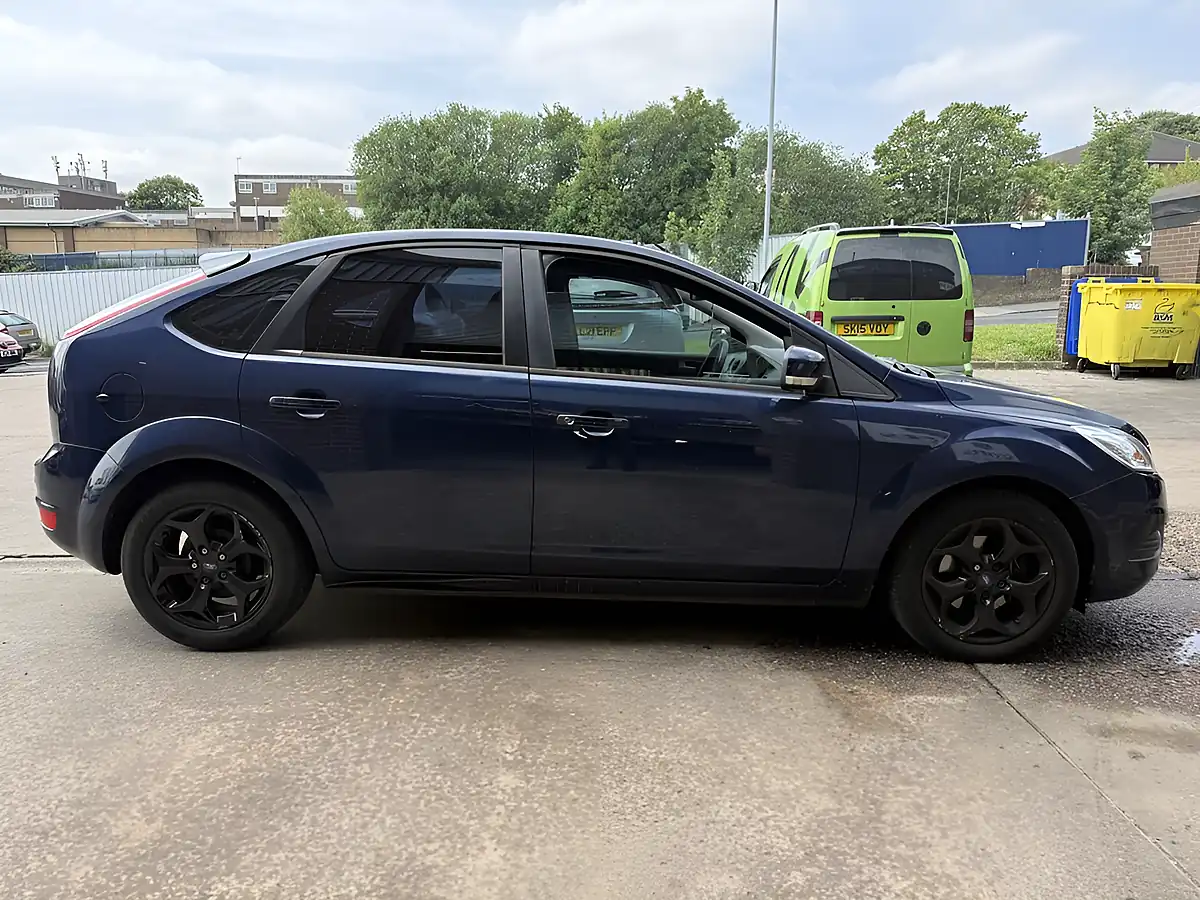 Used 2011 Ford Focus Sport Blue - Interior and Exterior details 8