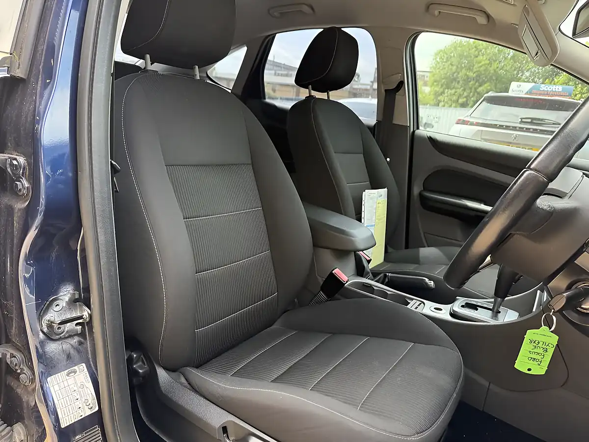 Used 2011 Ford Focus Sport Blue - Interior and Exterior details 9