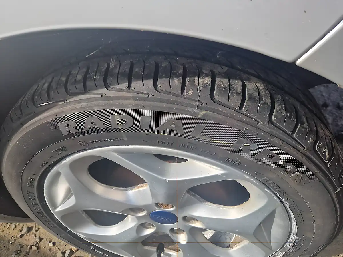 Used 2011 Ford Focus Sport Silver - Interior and Exterior details 19