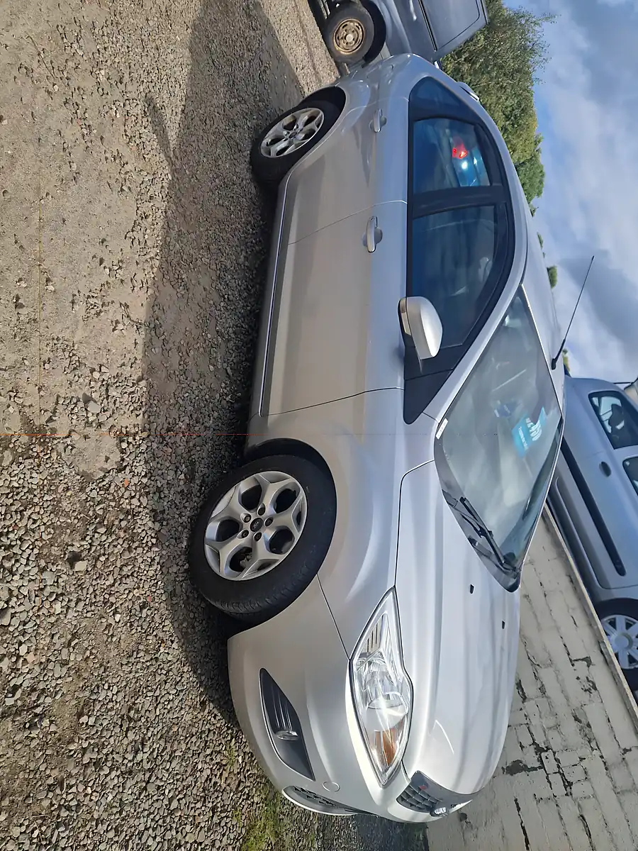 Used 2011 Ford Focus Sport Silver - Interior and Exterior details 6