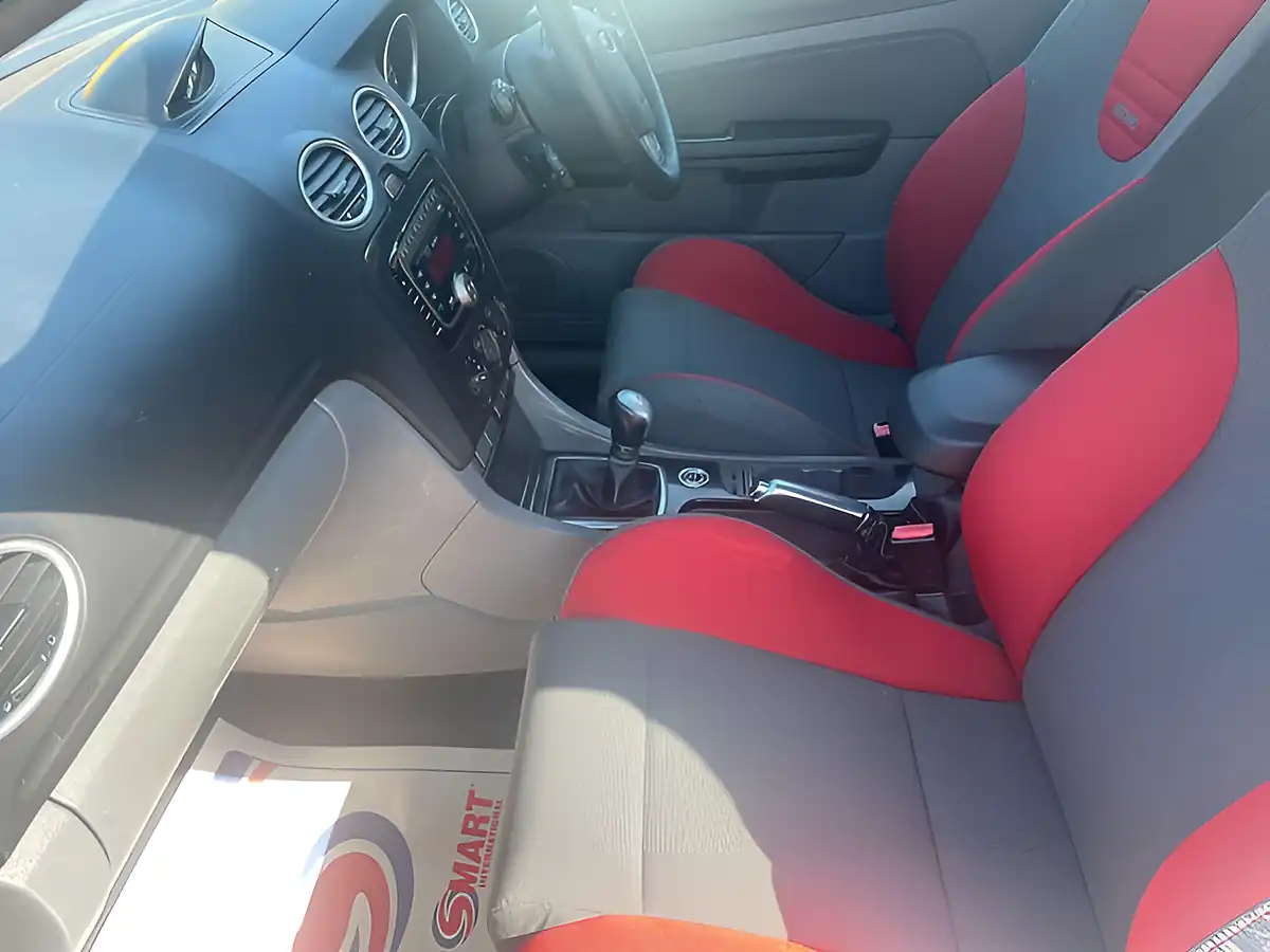 Used 2011 Ford Focus ST-2 Black - Interior and Exterior details 17