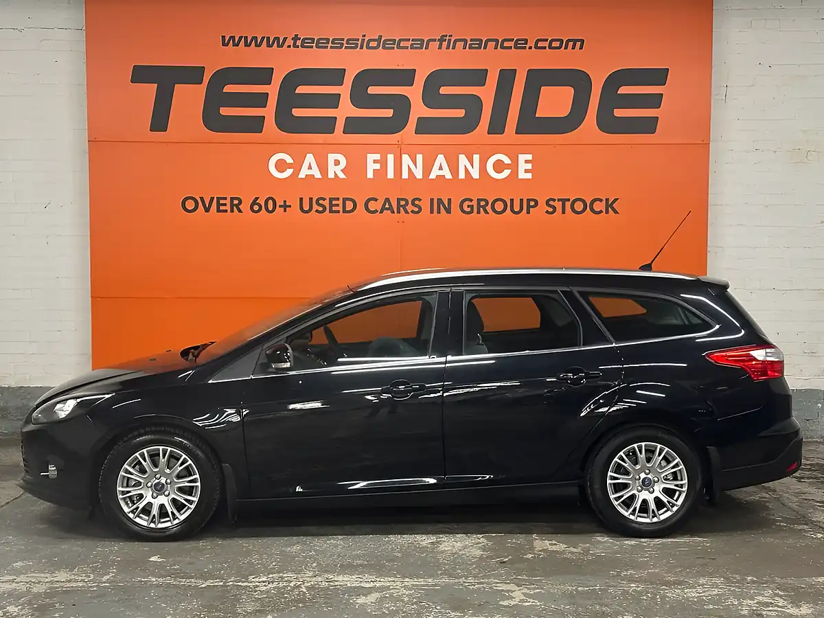 Used 2011 Ford Focus Titanium Black - Interior and Exterior details 9