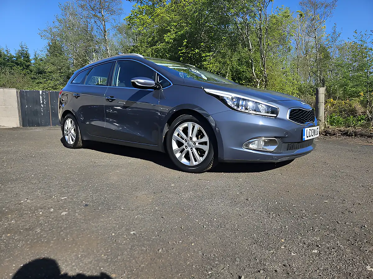 Used 2011 Ford Focus Titanium Grey - Interior and Exterior details 9