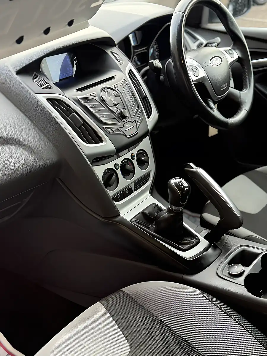 Used 2011 Ford Focus Zetec Black - Interior and Exterior details 10