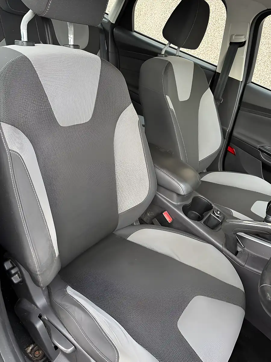 Used 2011 Ford Focus Zetec Black - Interior and Exterior details 6