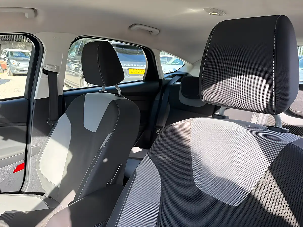 Used 2011 Ford Focus Zetec Black - Interior and Exterior details 12