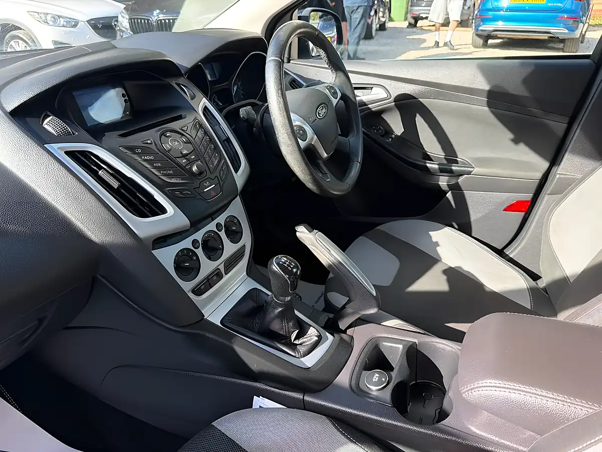 Used 2011 Ford Focus Zetec Black - Interior and Exterior details 13