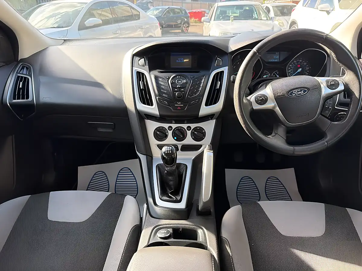 Used 2011 Ford Focus Zetec Black - Interior and Exterior details 15