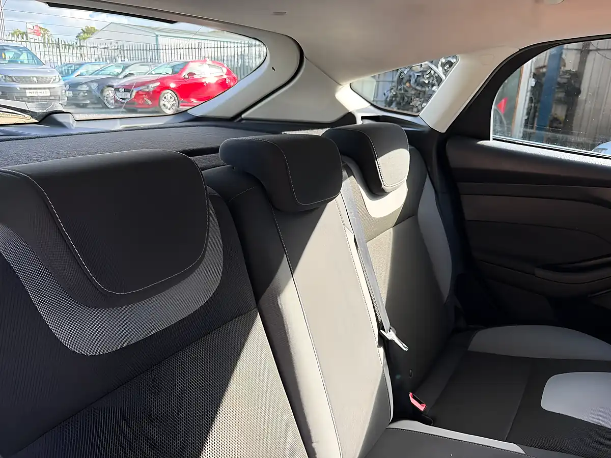 Used 2011 Ford Focus Zetec Black - Interior and Exterior details 16
