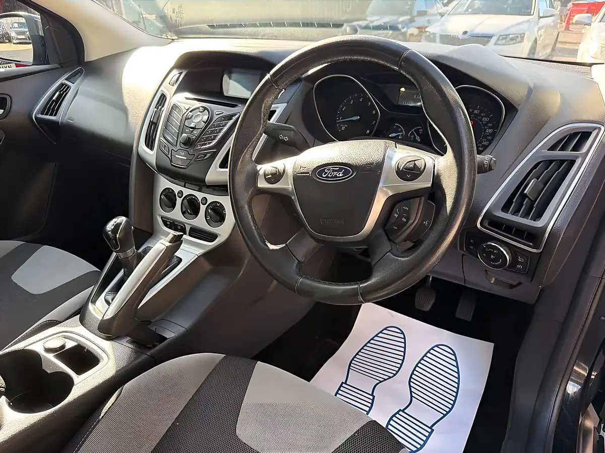 Used 2011 Ford Focus Zetec Black - Interior and Exterior details 9