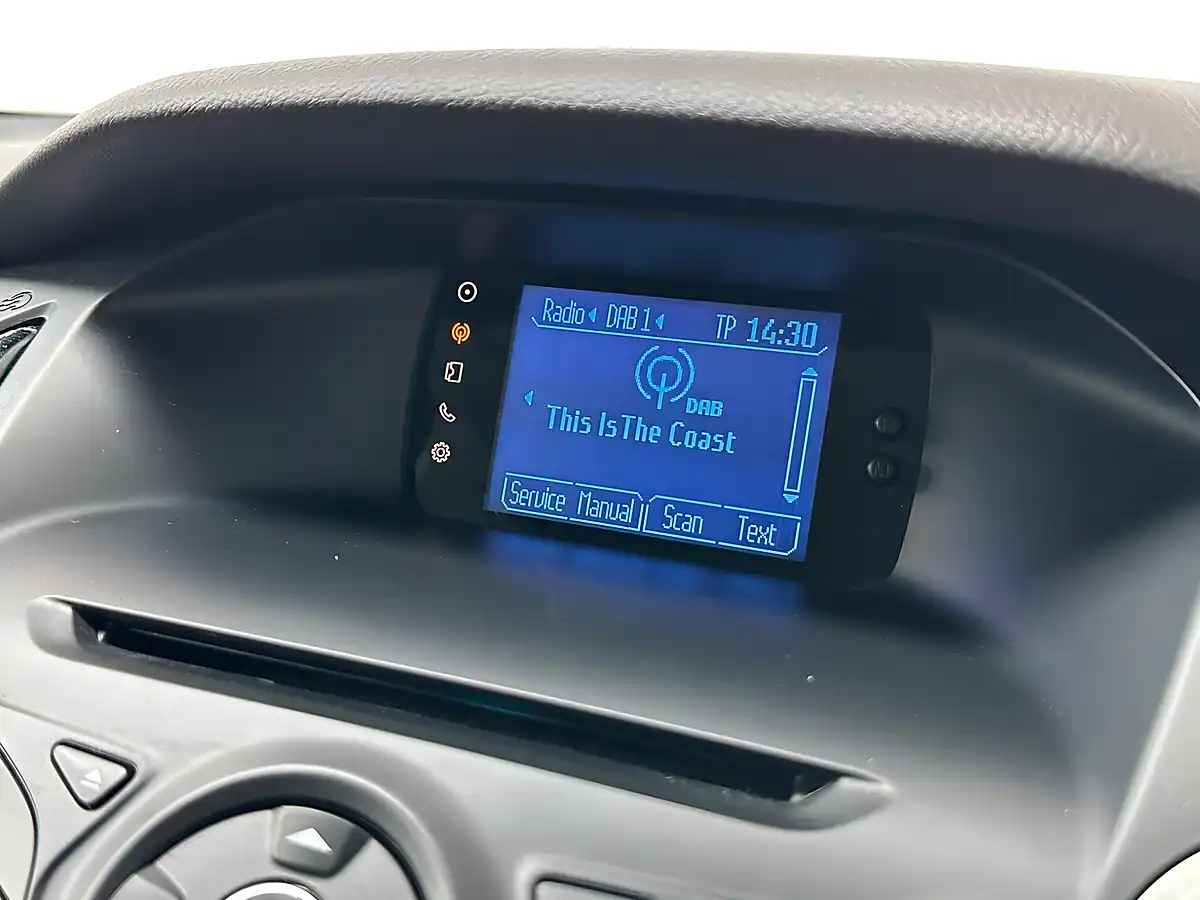 Used 2011 Ford Focus Zetec Moondust Silver - Interior and Exterior details 10
