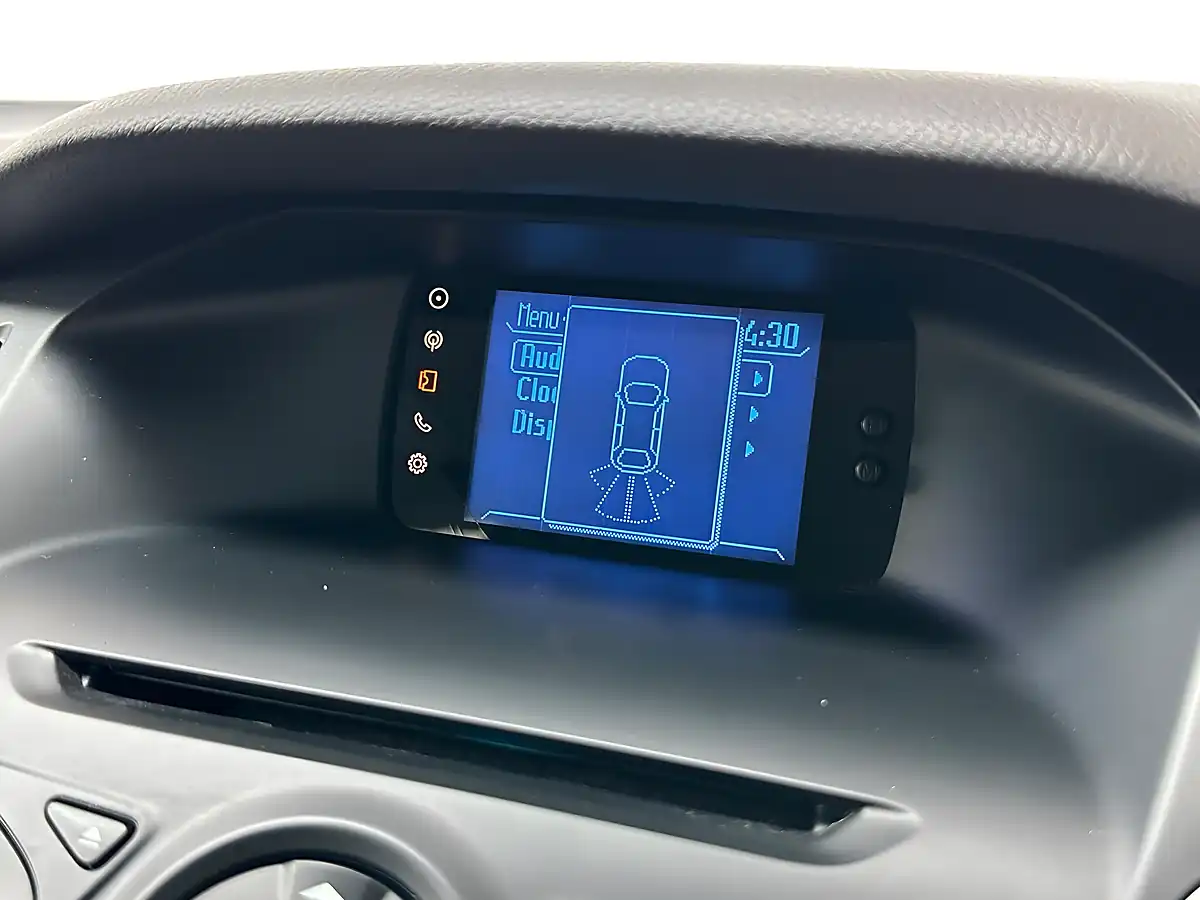 Used 2011 Ford Focus Zetec Moondust Silver - Interior and Exterior details 11