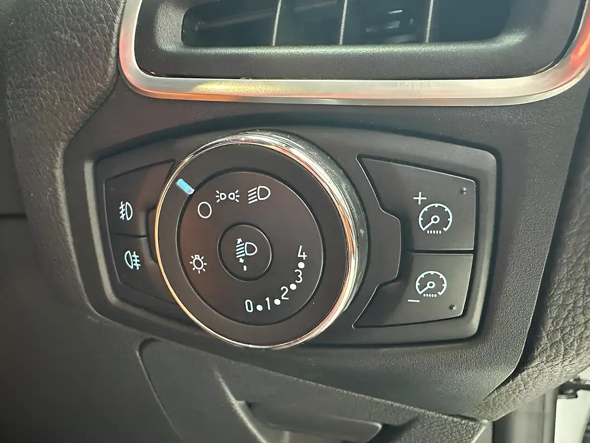 Used 2011 Ford Focus Zetec Moondust Silver - Interior and Exterior details 12
