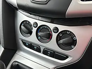 Used 2011 Ford Focus Zetec Moondust Silver - Interior and Exterior details 13