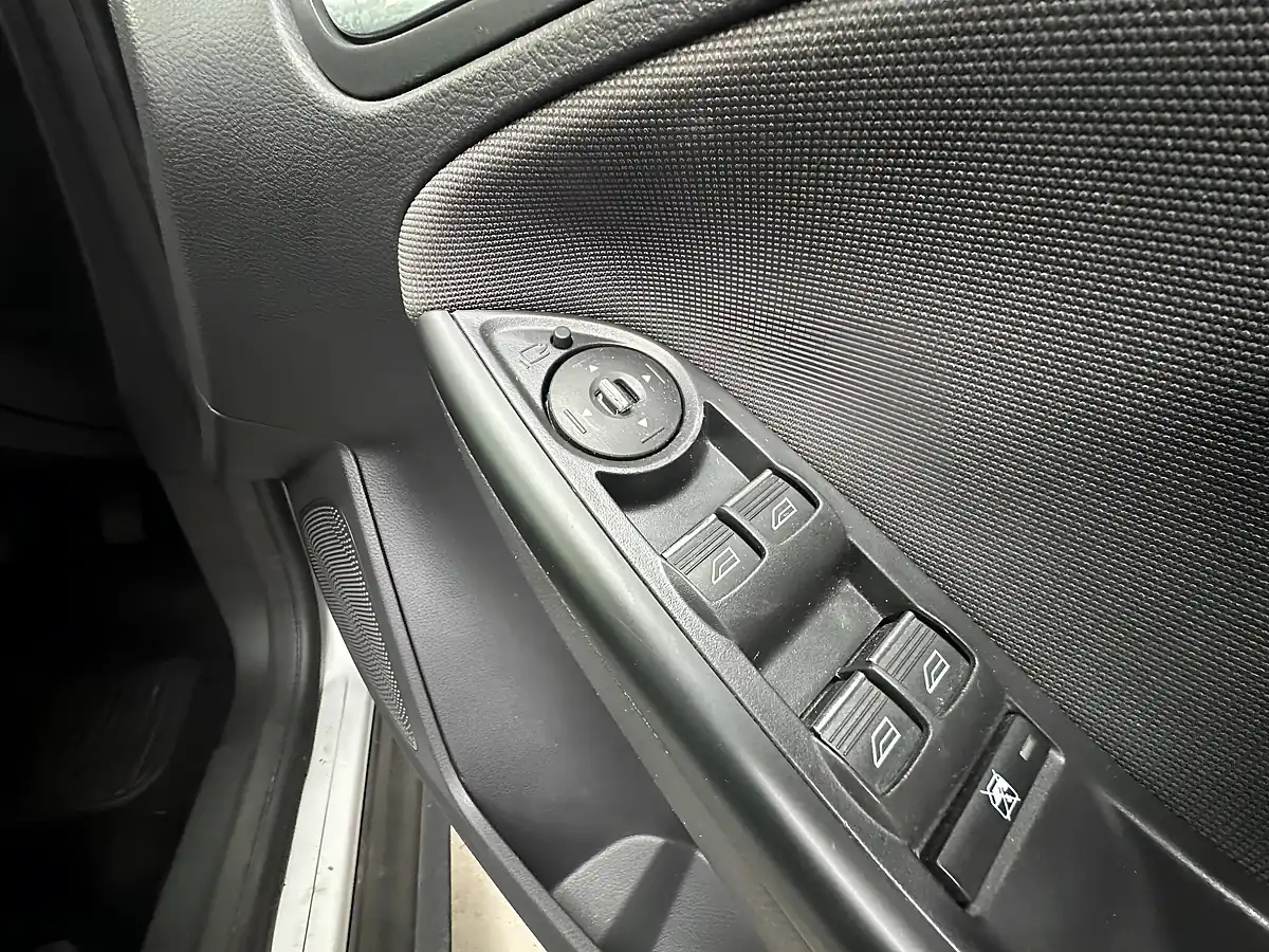 Used 2011 Ford Focus Zetec Moondust Silver - Interior and Exterior details 14