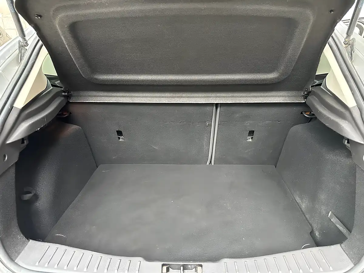 Used 2011 Ford Focus Zetec Moondust Silver - Interior and Exterior details 15