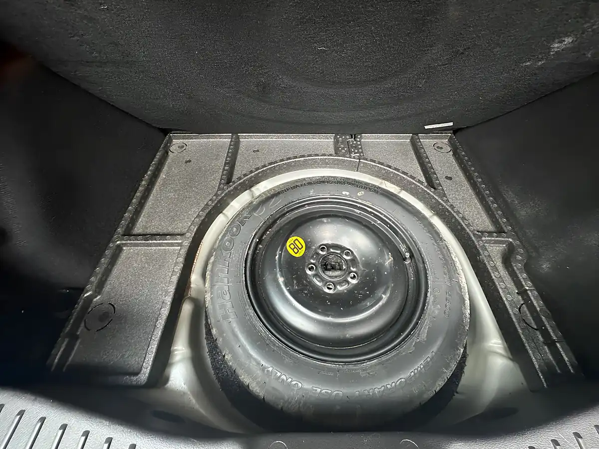 Used 2011 Ford Focus Zetec Moondust Silver - Interior and Exterior details 16