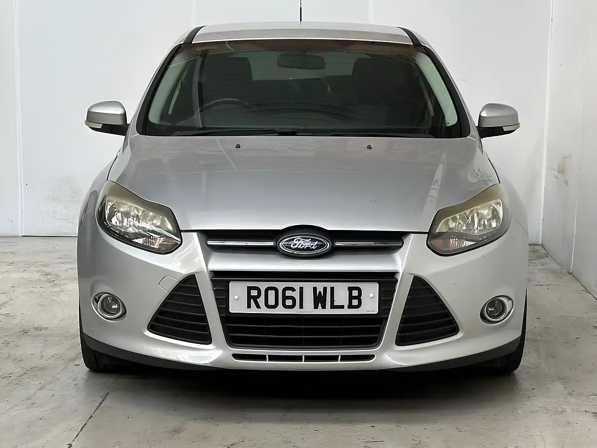 Used 2011 Ford Focus Zetec Moondust Silver - Interior and Exterior details 2