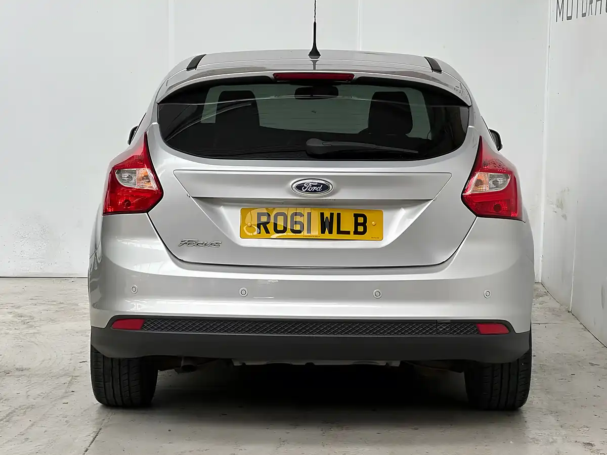 Used 2011 Ford Focus Zetec Moondust Silver - Interior and Exterior details 5