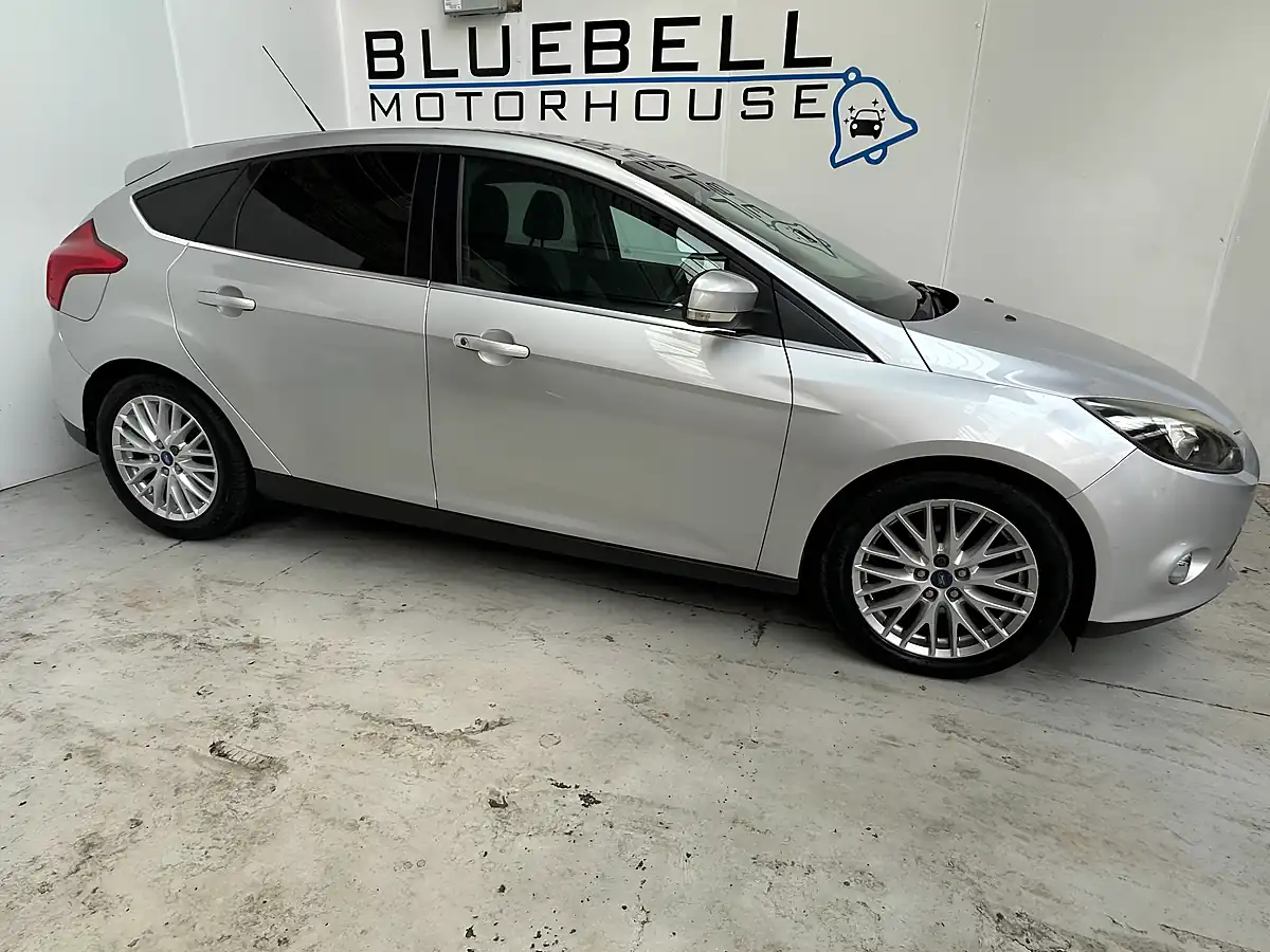 Used 2011 Ford Focus Zetec Moondust Silver - Interior and Exterior details 7