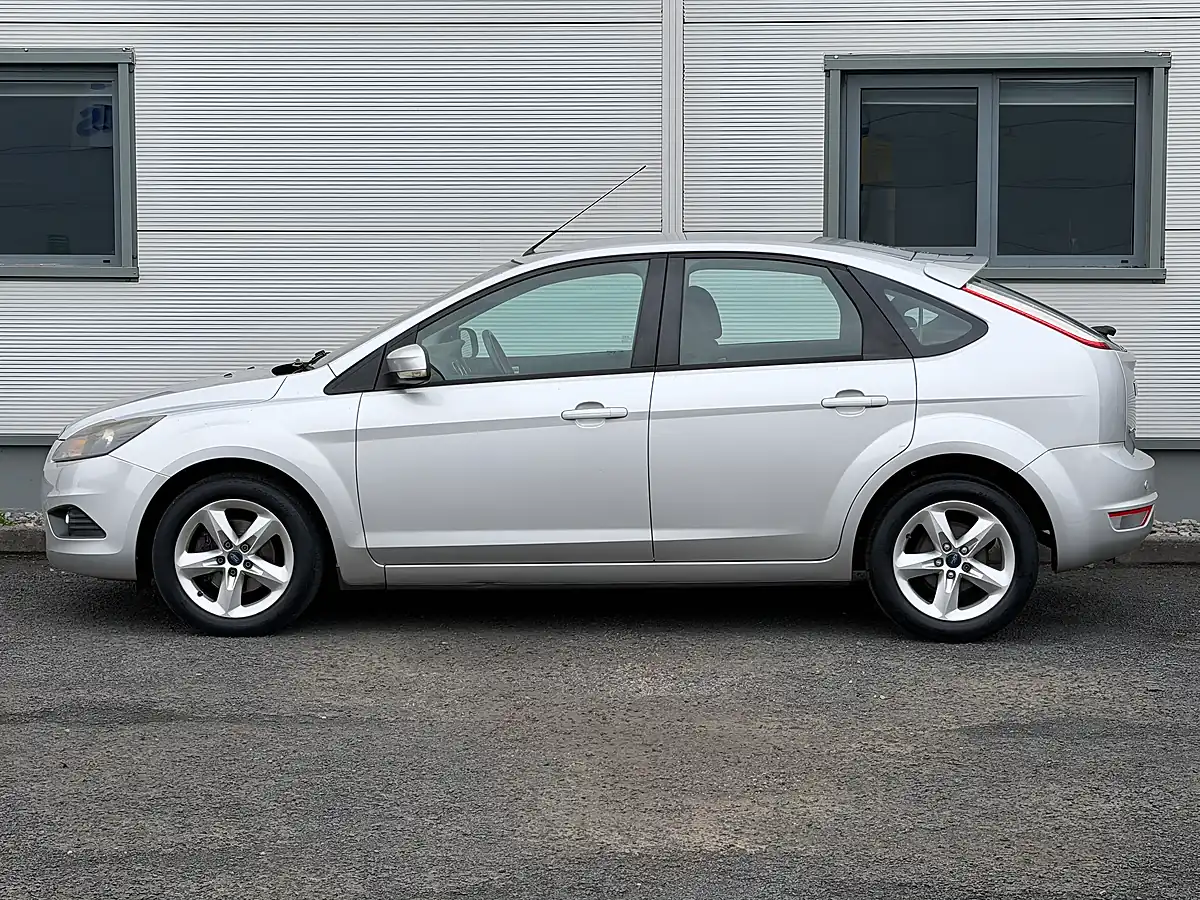 Used 2011 Ford Focus Zetec Silver - Interior and Exterior details 4