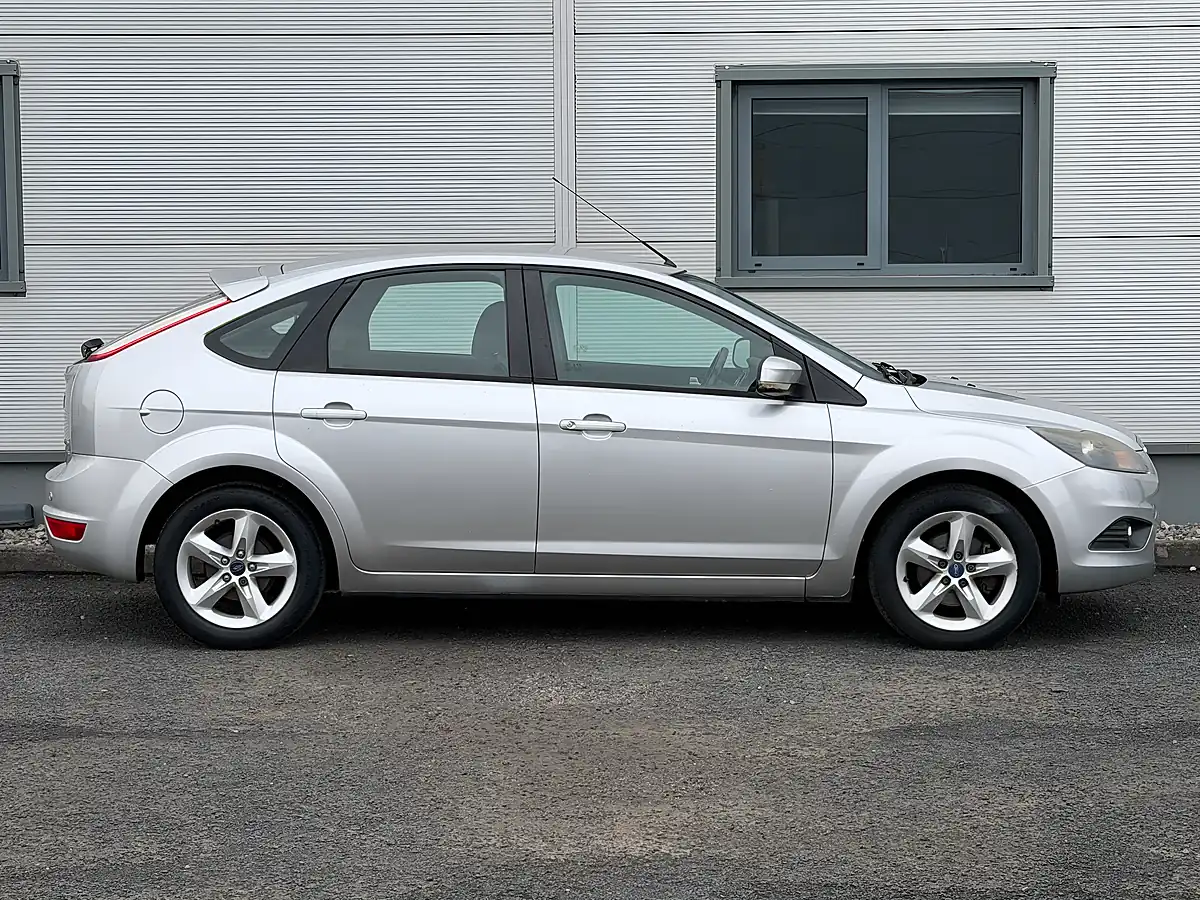 Used 2011 Ford Focus Zetec Silver - Interior and Exterior details 5