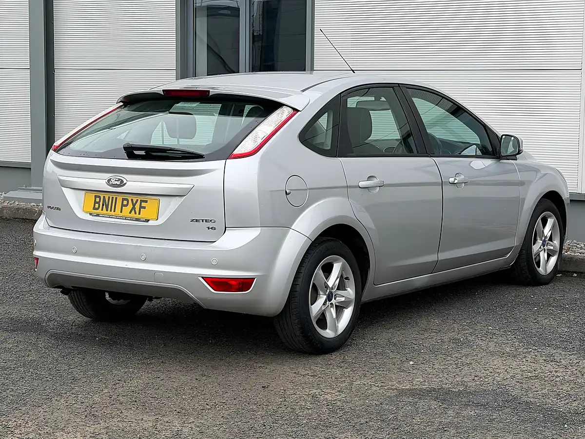 Used 2011 Ford Focus Zetec Silver - Interior and Exterior details 6