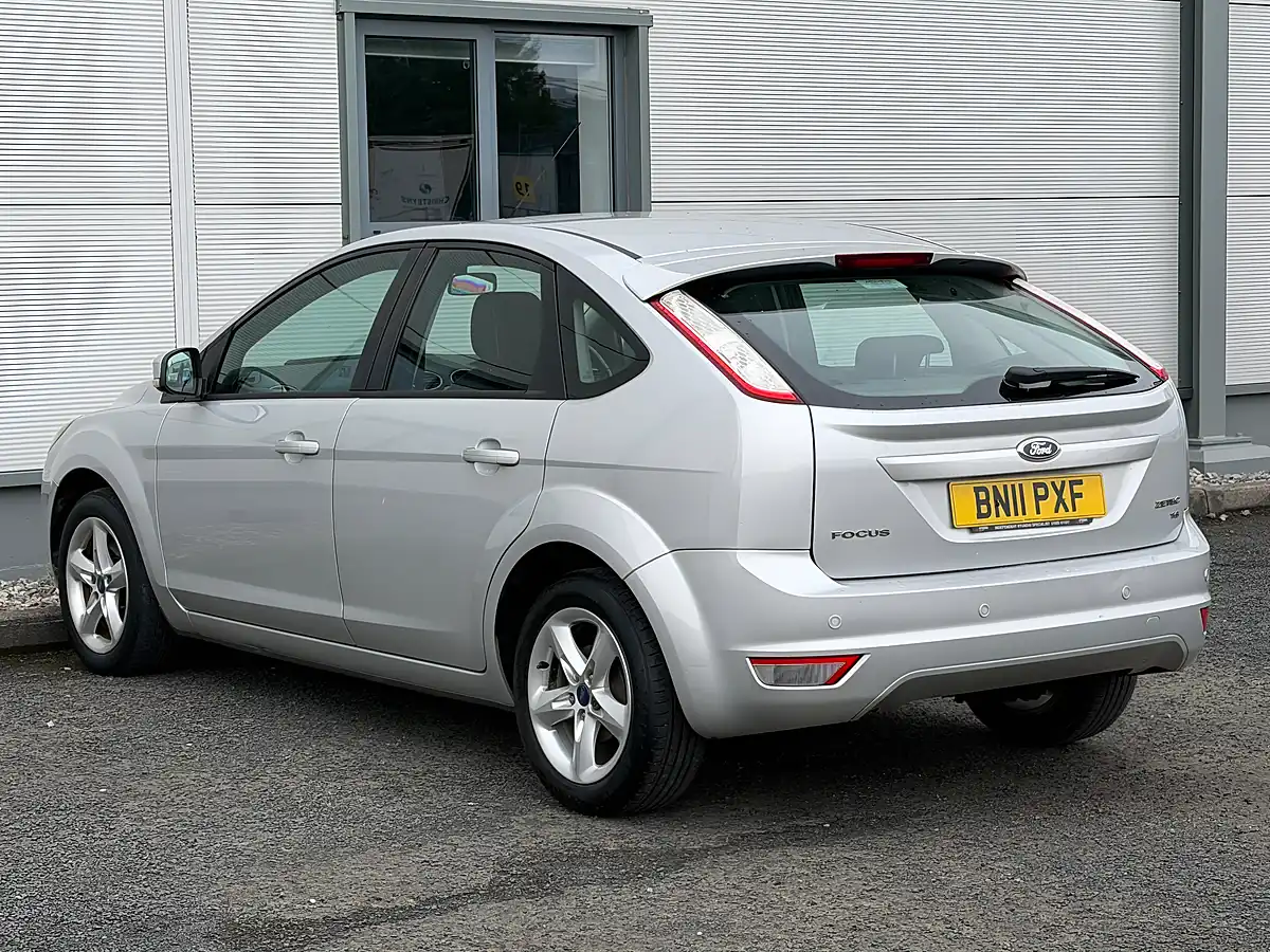 Used 2011 Ford Focus Zetec Silver - Interior and Exterior details 7