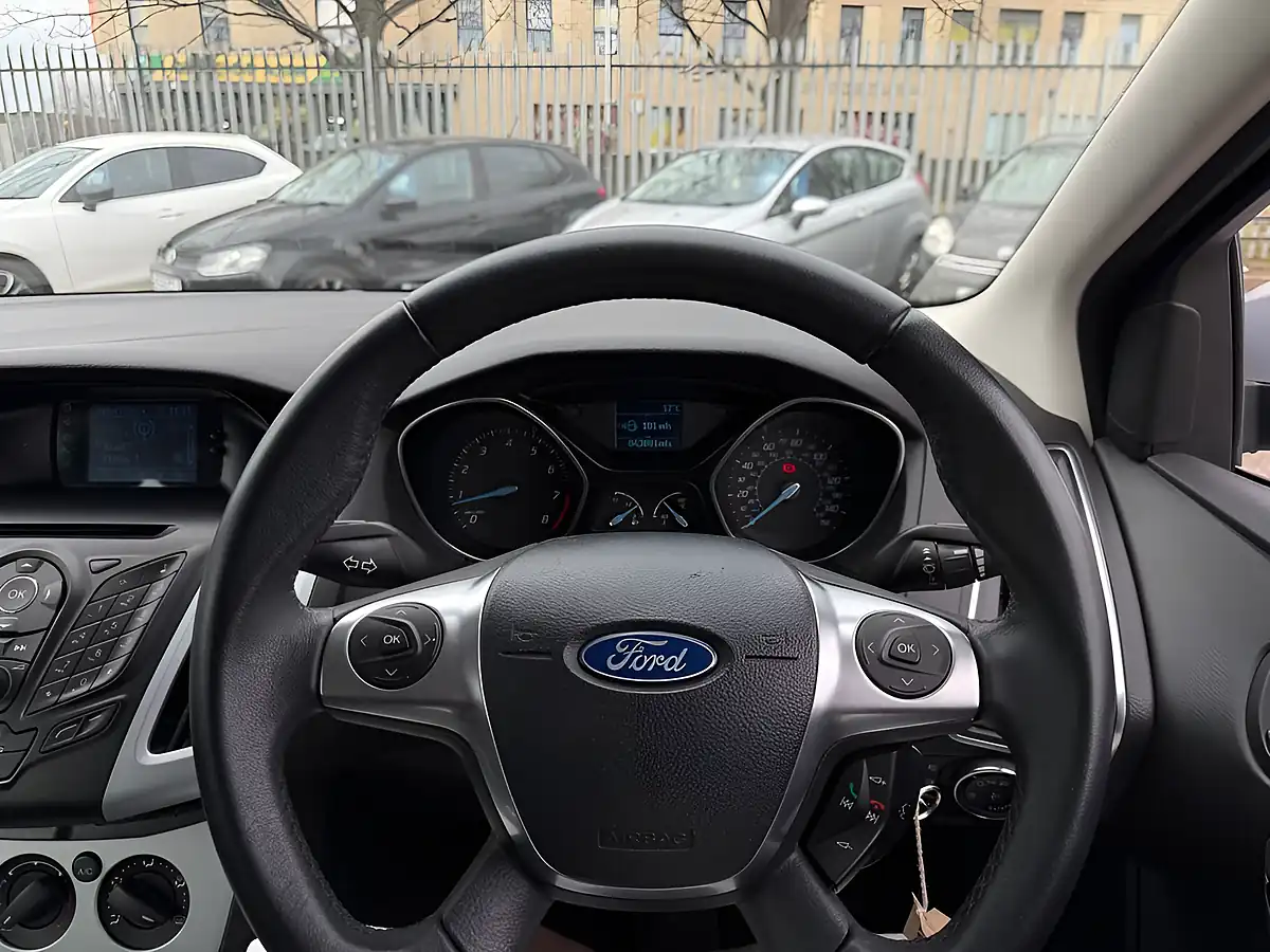 Used 2011 Ford Focus Zetec Silver - Interior and Exterior details 12