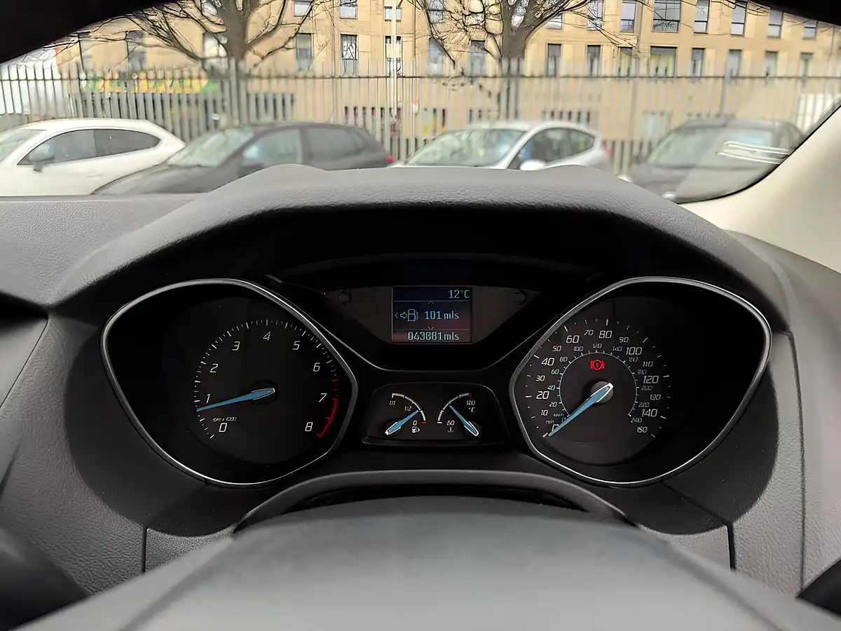 Used 2011 Ford Focus Zetec Silver - Interior and Exterior details 13