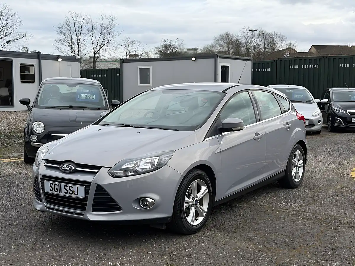 Used 2011 Ford Focus Zetec Silver - Interior and Exterior details 3