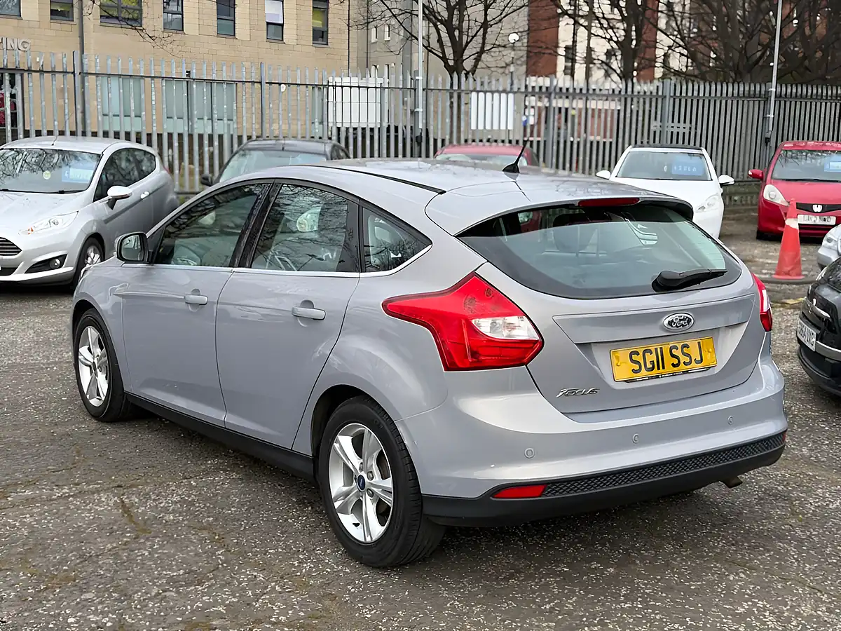Used 2011 Ford Focus Zetec Silver - Interior and Exterior details 4