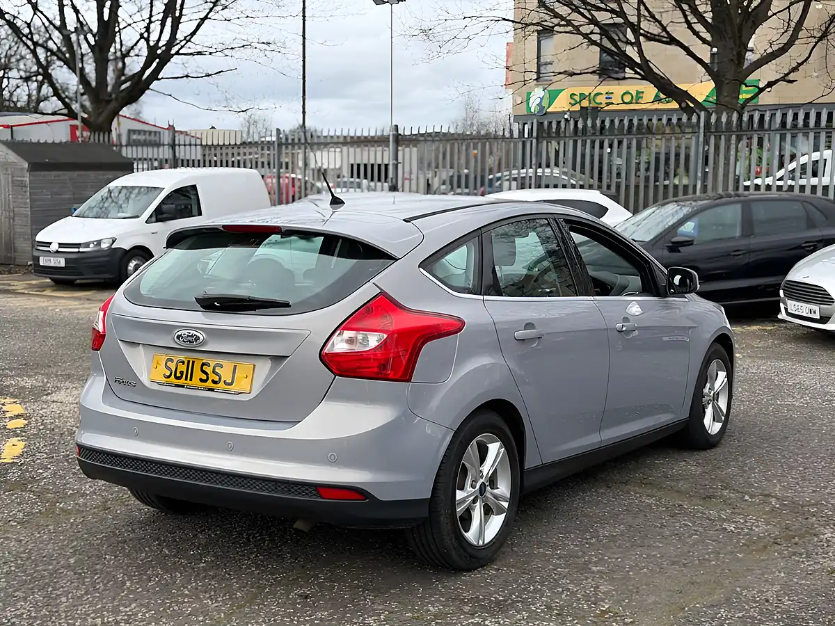 Used 2011 Ford Focus Zetec Silver - Interior and Exterior details 5