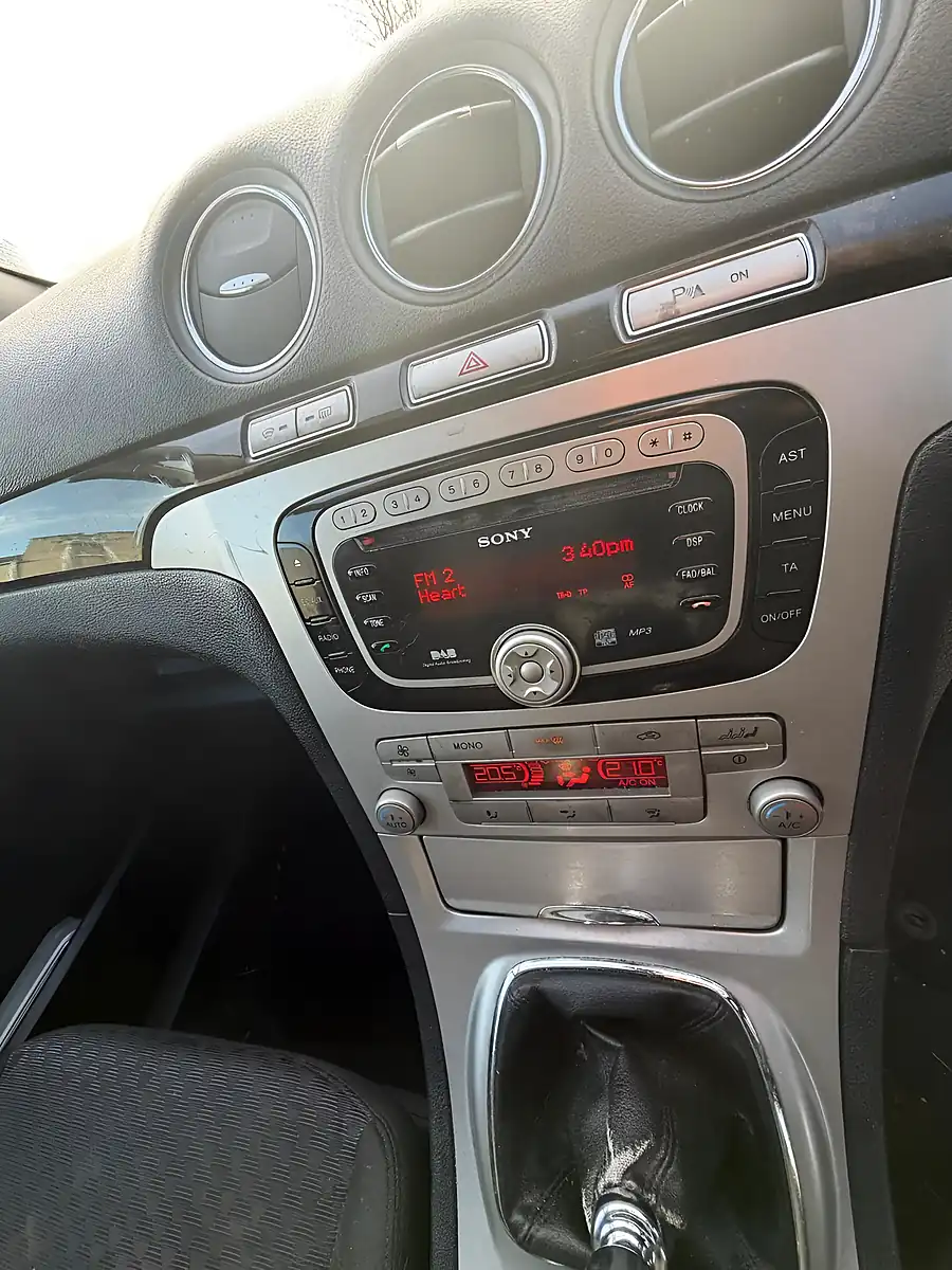 Used 2011 Ford Galaxy Ghia Silver - Interior and Exterior details 16
