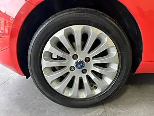 Used 2011 Ford Ka Zetec Red - Interior and Exterior details 18