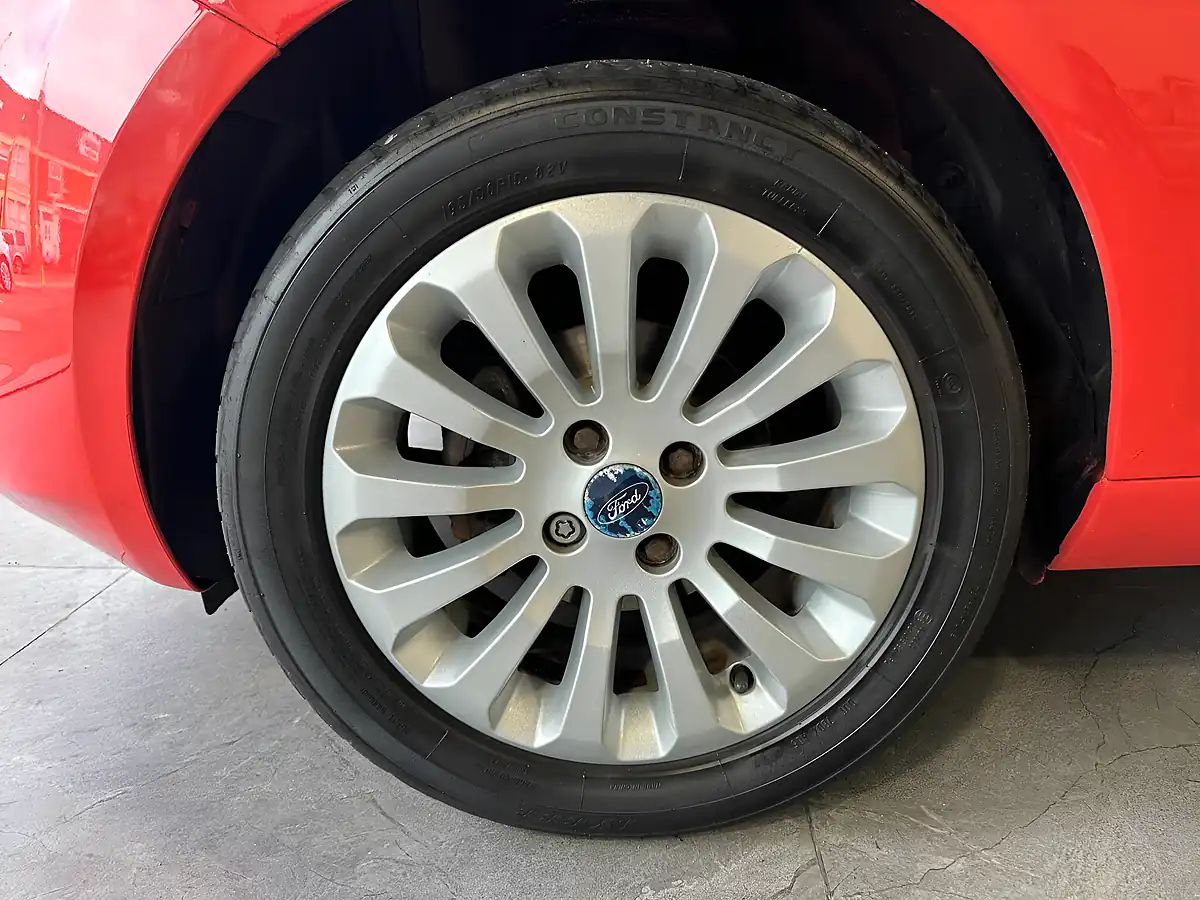Used 2011 Ford Ka Zetec Red - Interior and Exterior details 18