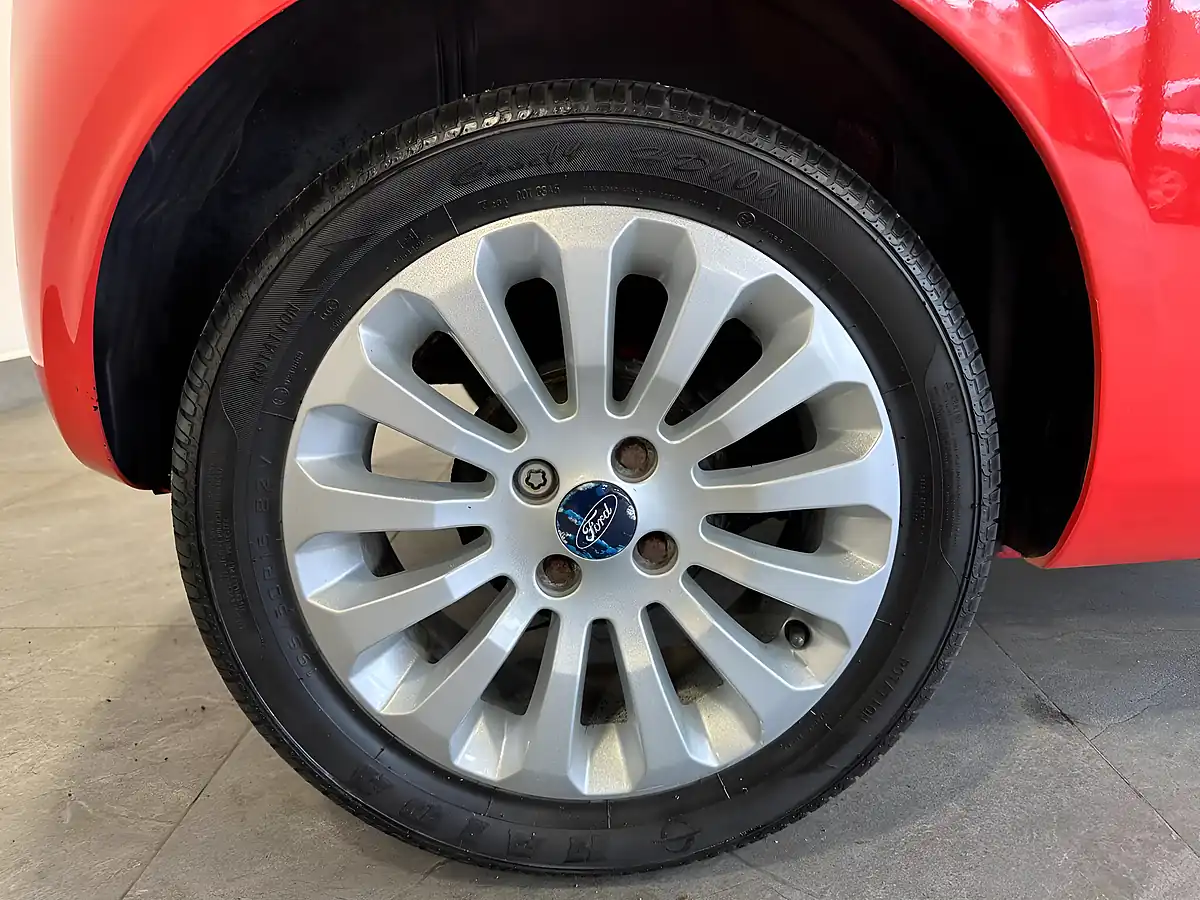 Used 2011 Ford Ka Zetec Red - Interior and Exterior details 19