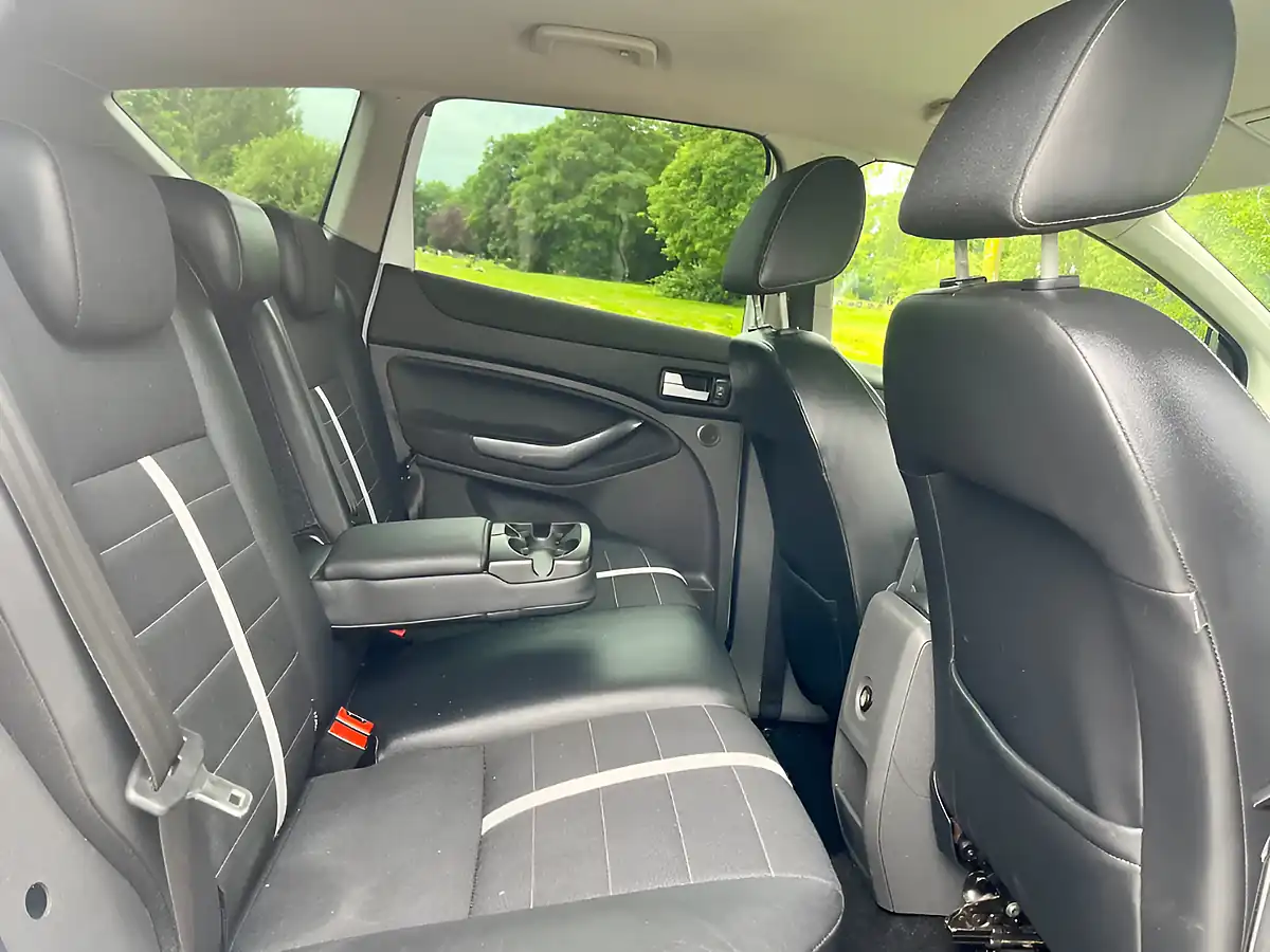Used 2011 Ford Kuga Titanium Frozen White Metallic - Interior and Exterior details 13
