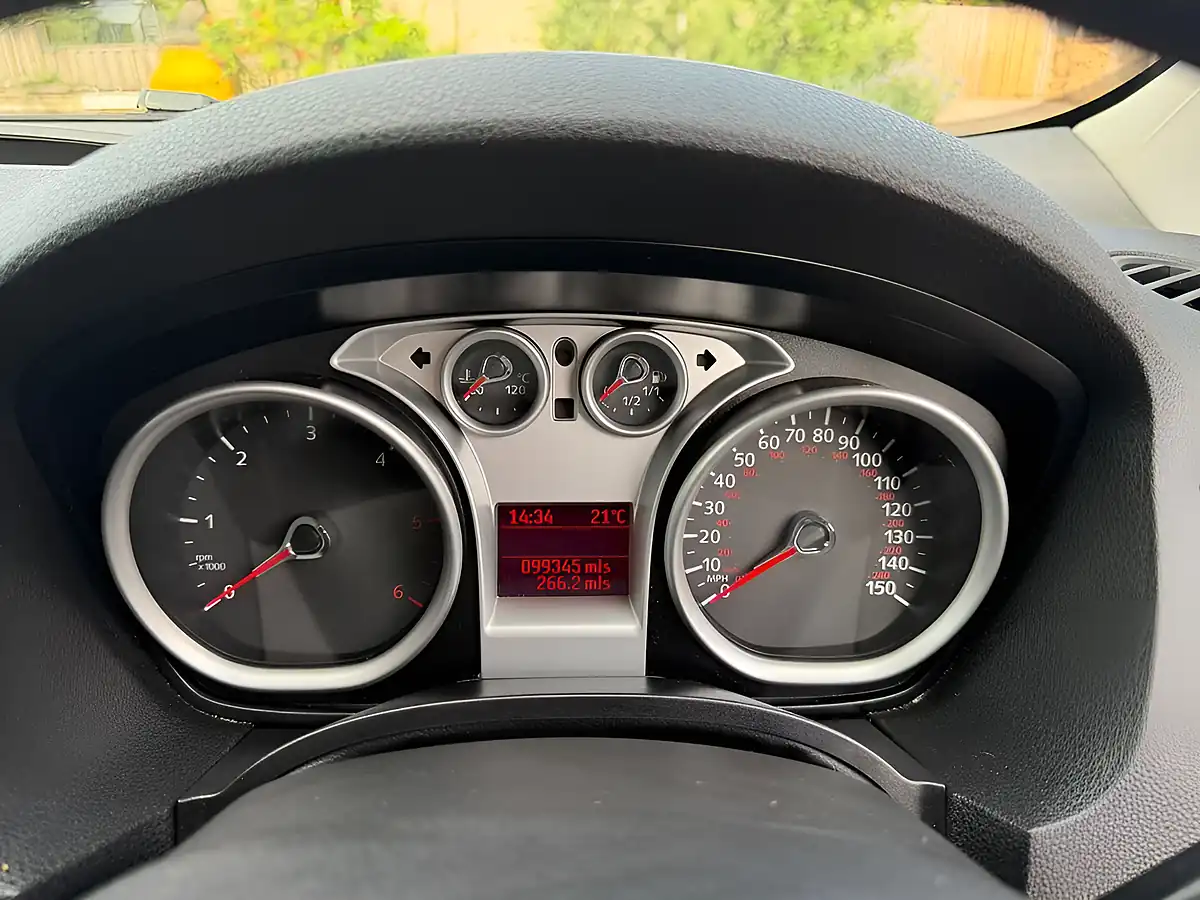 Used 2011 Ford Kuga Titanium Silver - Interior and Exterior details 10