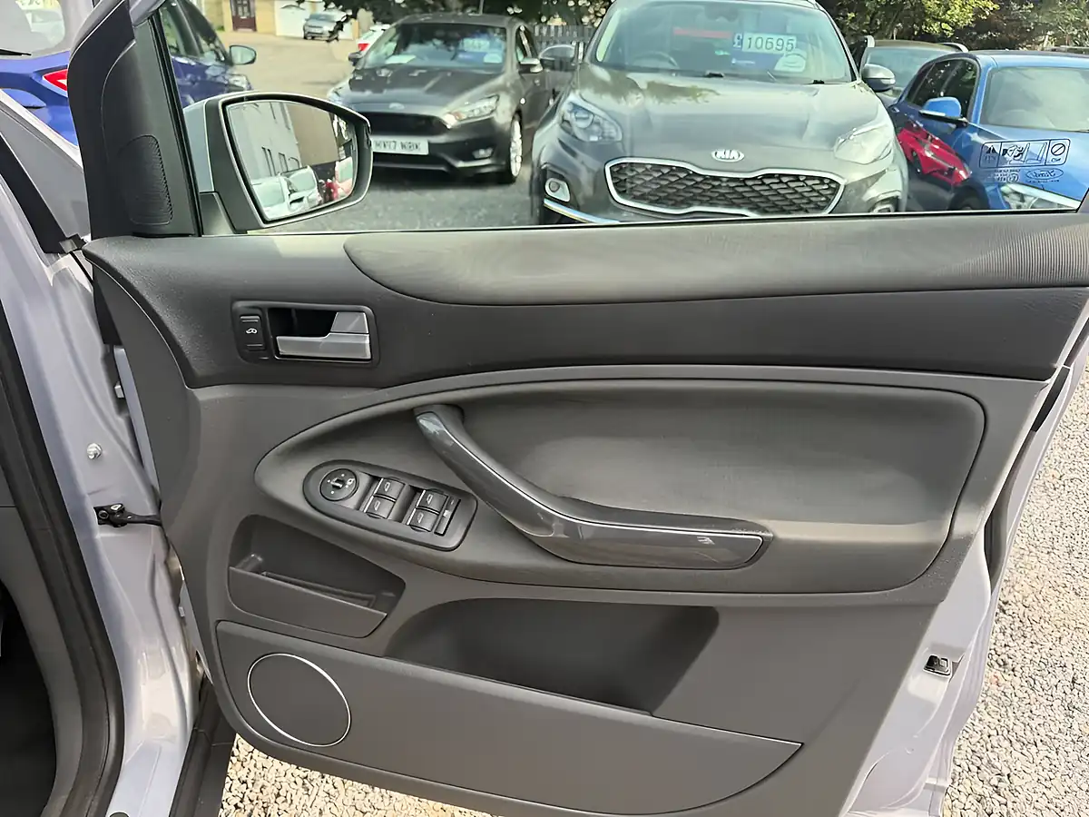 Used 2011 Ford Kuga Titanium Silver - Interior and Exterior details 12
