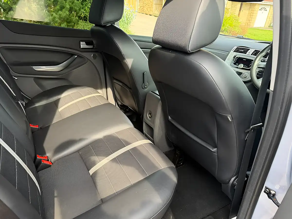 Used 2011 Ford Kuga Titanium Silver - Interior and Exterior details 13