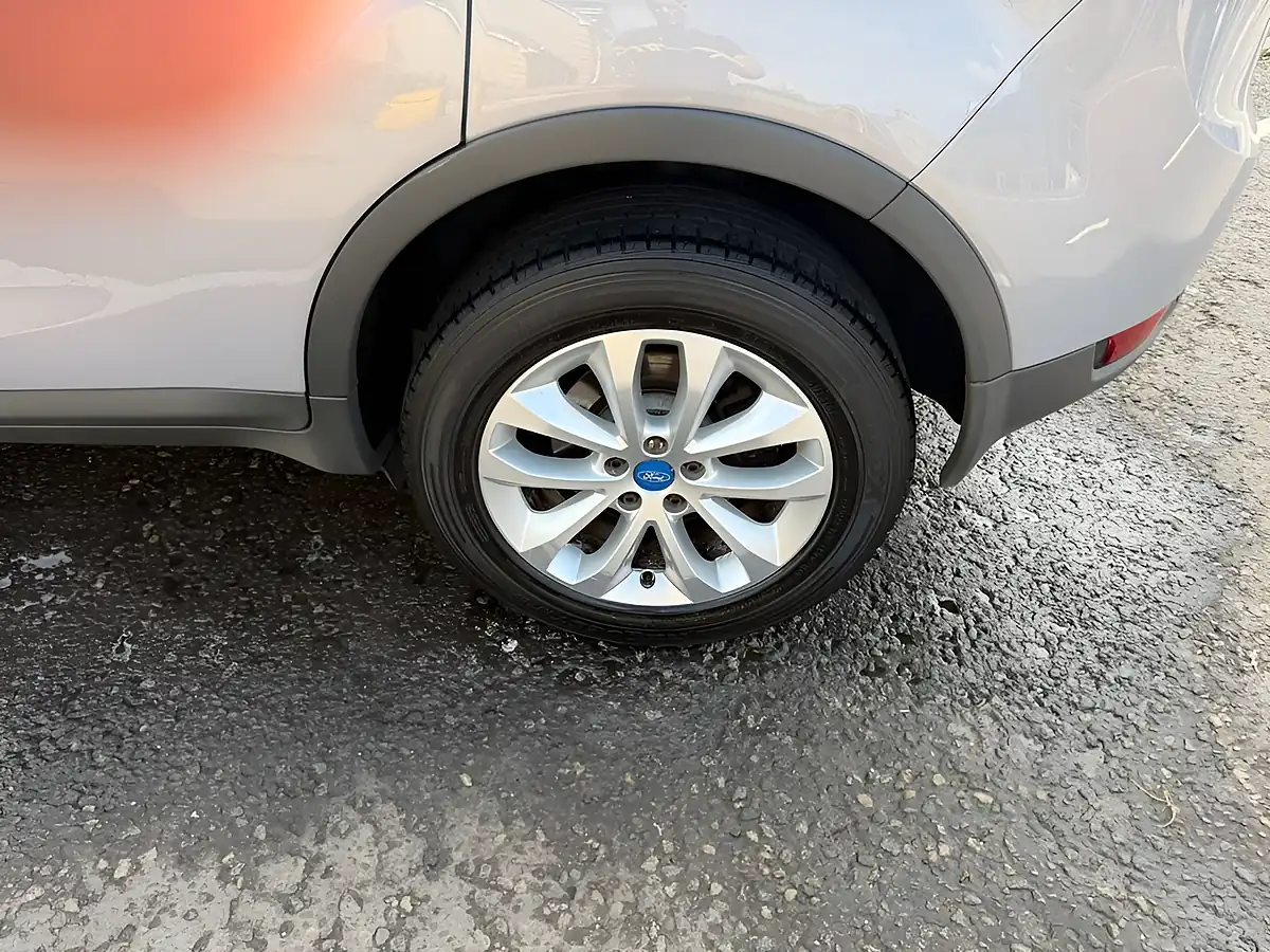 Used 2011 Ford Kuga Titanium Silver - Interior and Exterior details 18