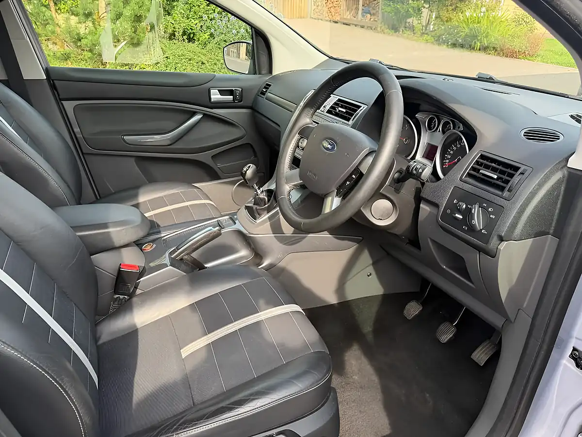 Used 2011 Ford Kuga Titanium Silver - Interior and Exterior details 8