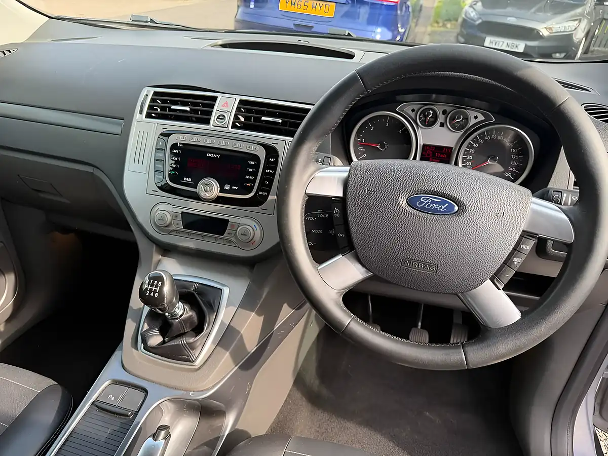 Used 2011 Ford Kuga Titanium Silver - Interior and Exterior details 9